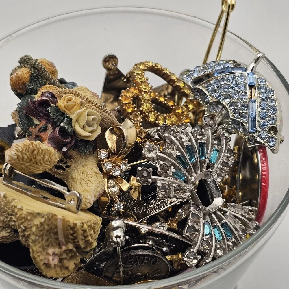 Lot Of Pins And Brooches Vintage To Modern. Wear, Craft, Repair 1.25 Lbs